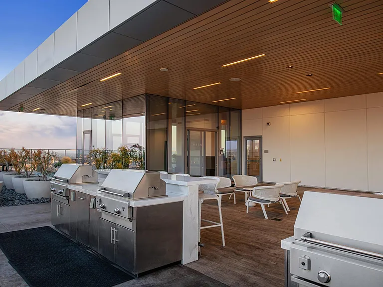 3033 Wilshire — Photo 32