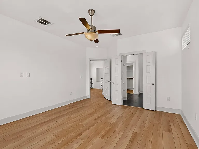 5915 Swayden Ln — Photo 21