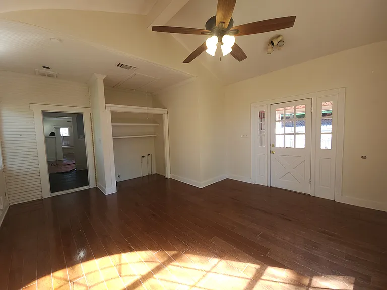 1138 W Magnolia Ave — Photo 13