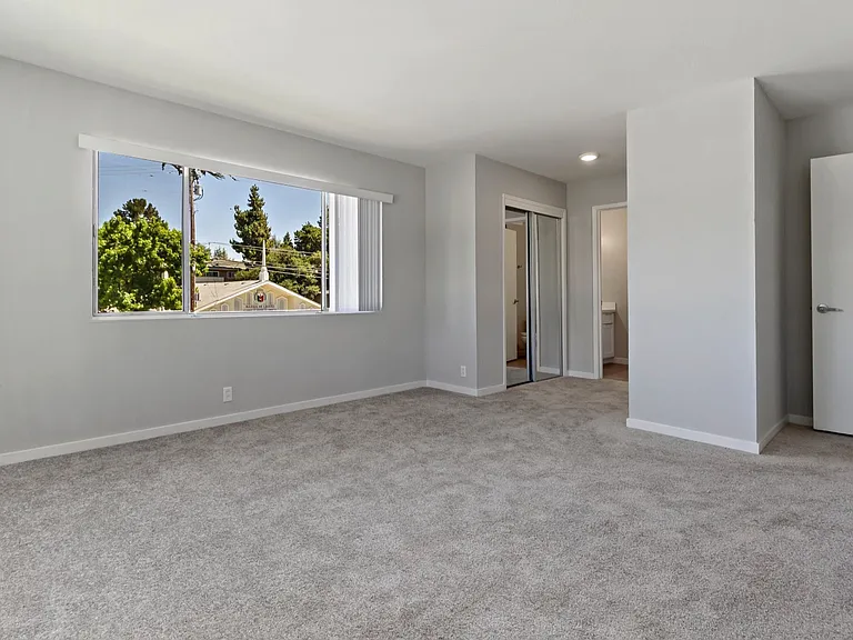 Maplewood Apartments — Photo 15