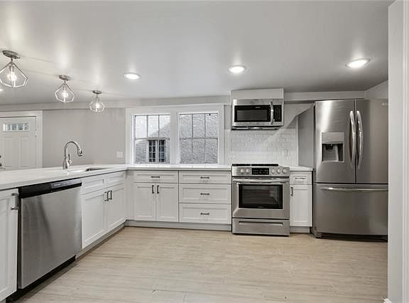 3rd image of 1428 Broadway St
