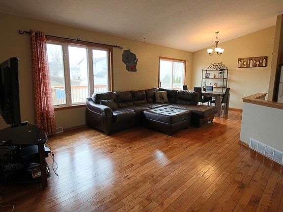 5th image of 220 Stonefield Dr