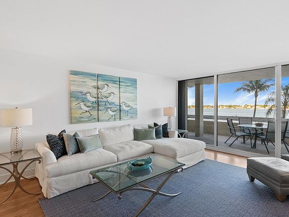 3rd image of 130 Lakeshore Drive #222