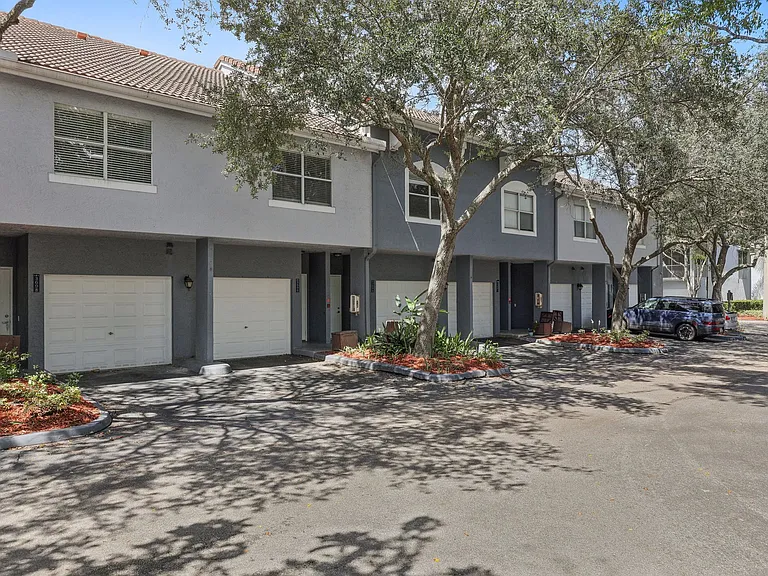 Windsor Castle Townhome Community — Photo 50
