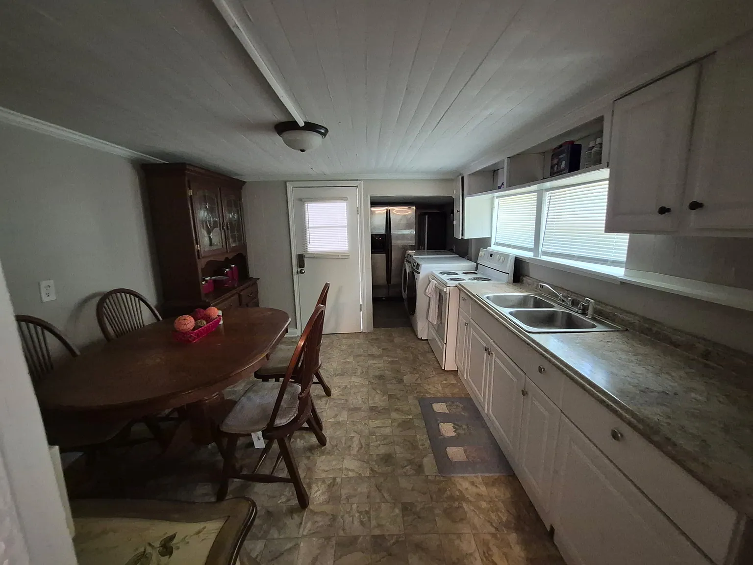 3 bed, 1200 sqft, $2,000 — Photo 4