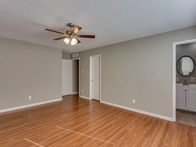 5709 Christie Ln — Photo 3