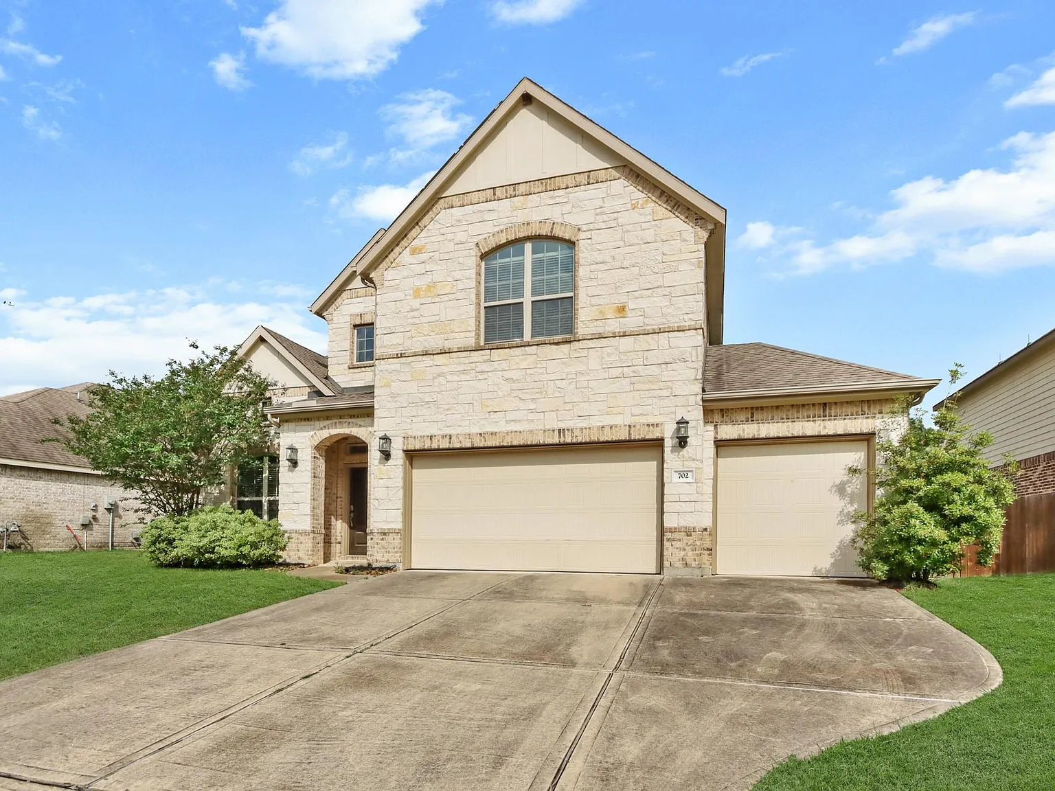 4 bed, 2.5 bath, 2479 sqft, $2,300 — Photo 4