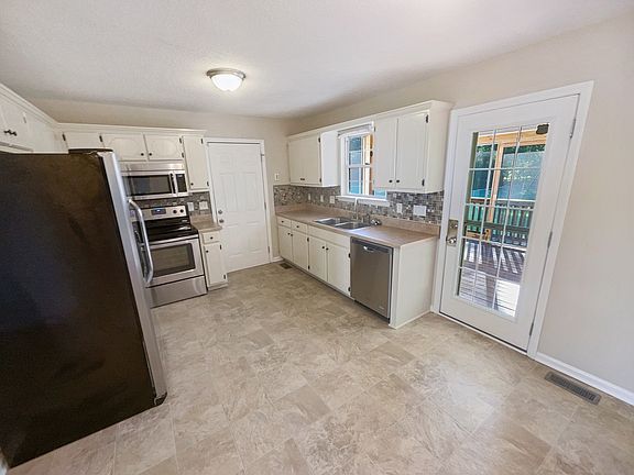2nd image of 2919 Penny Ln