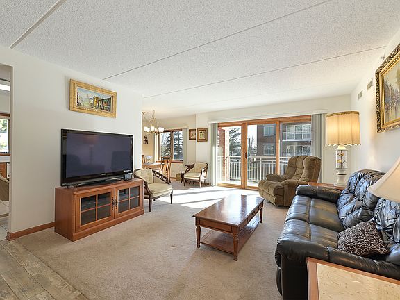 4th image of 4655 N Cumberland Ave APT 202