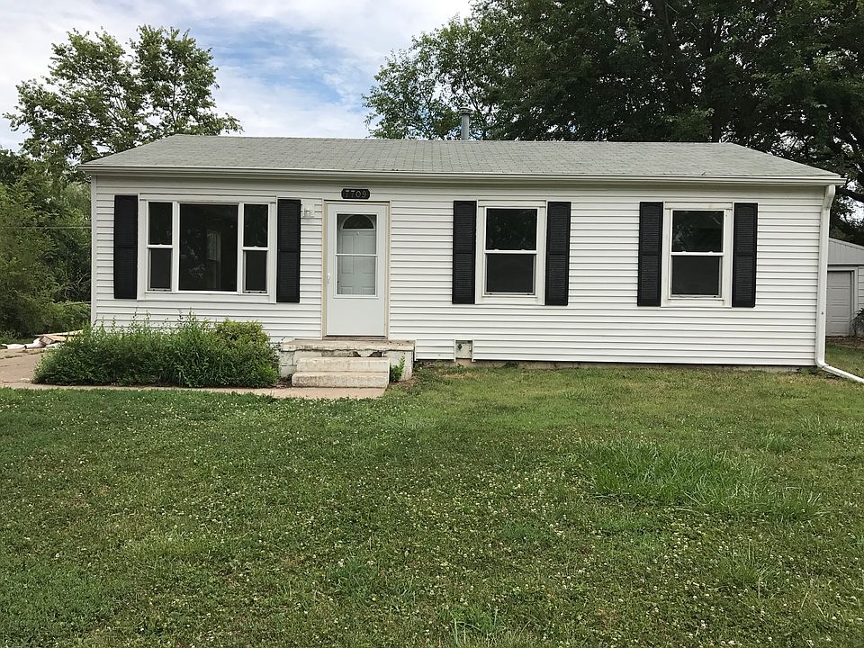 1st image of 7709 S 39th Ave