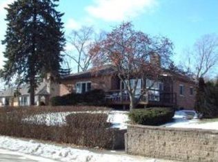 1605 Lake Shore Dr, Lake Geneva, WI 53147