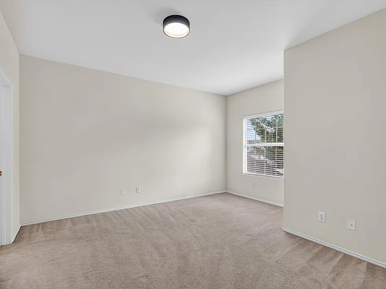 7401 Cowhand Ct — Photo 24
