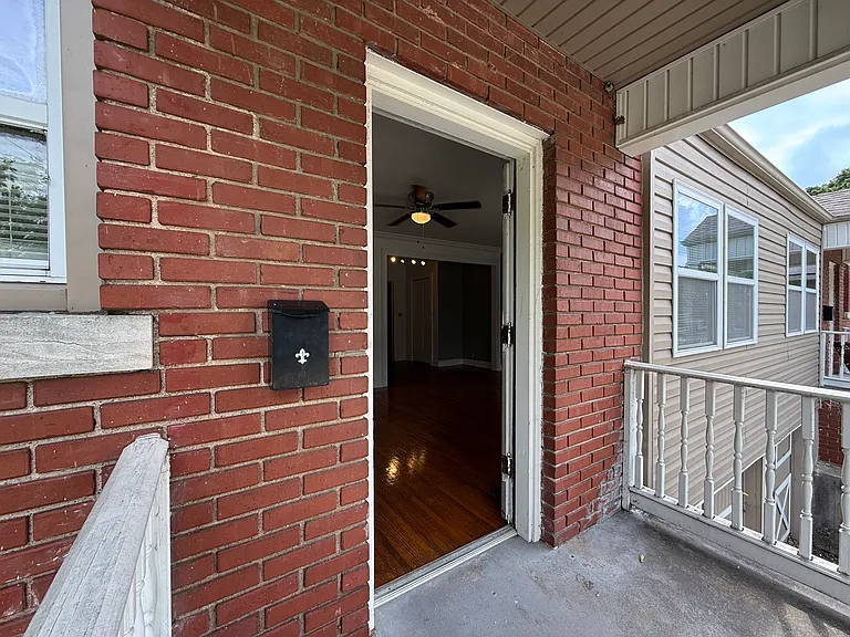 1158 E Loren St — Photo 2