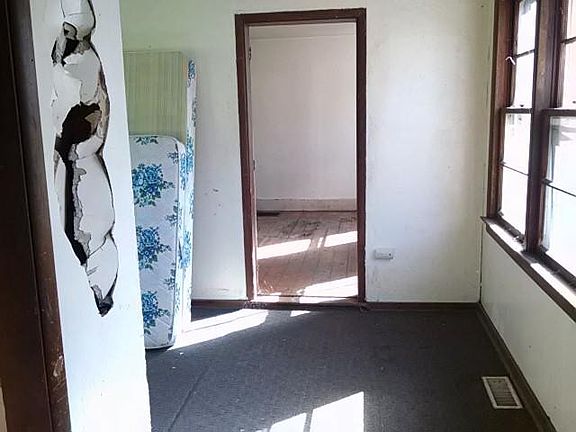 5th image of 108 N 1st St