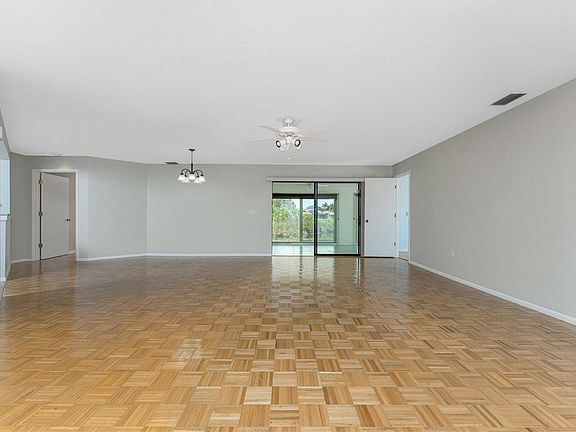 4th image of 235 Laurel Hollow Dr #85