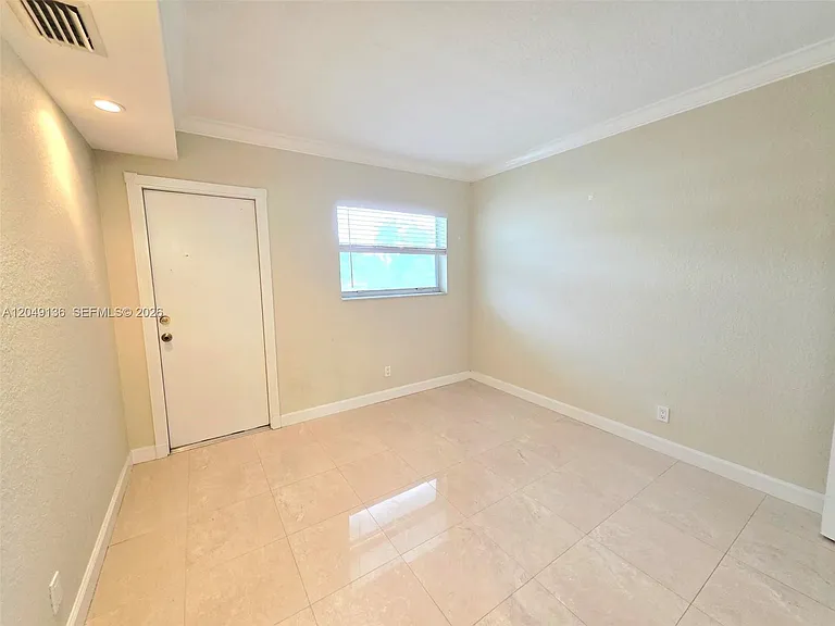 1400 NE 57th Ct #202 — Photo 18