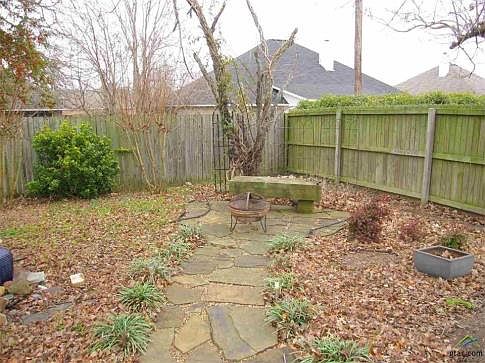 4th image of 203 Eastgate Dr