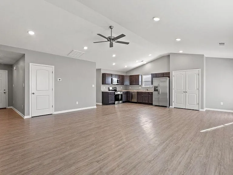 121 Landry Ln — Photo 6