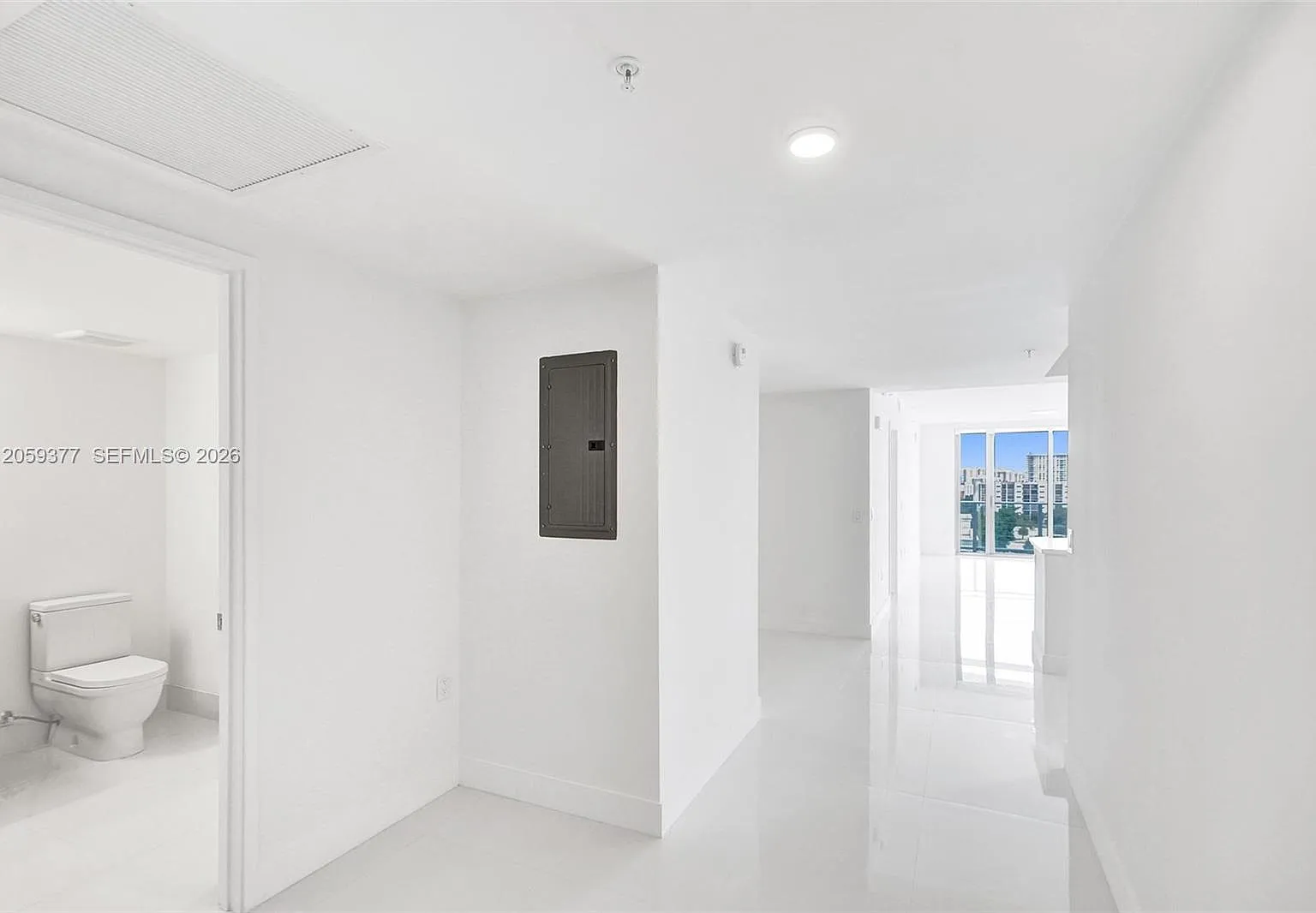 Parque Towers Condo — Photo 4
