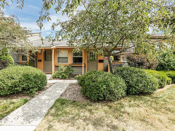 2nd image of 3385 Oakwood St