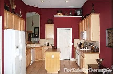Kitchen : Island and lots of cabinet space.
