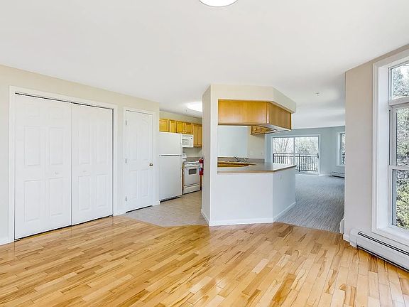 4th image of 111 Claire Point Rd