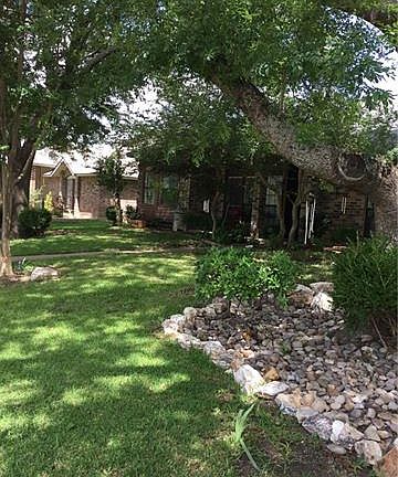 3rd image of 1621 Mullins Dr