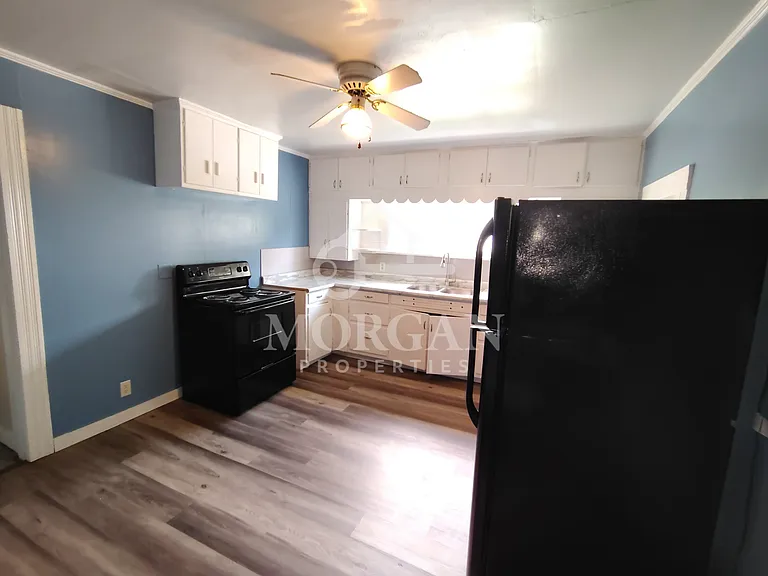 2233 Fairview St — Photo 3