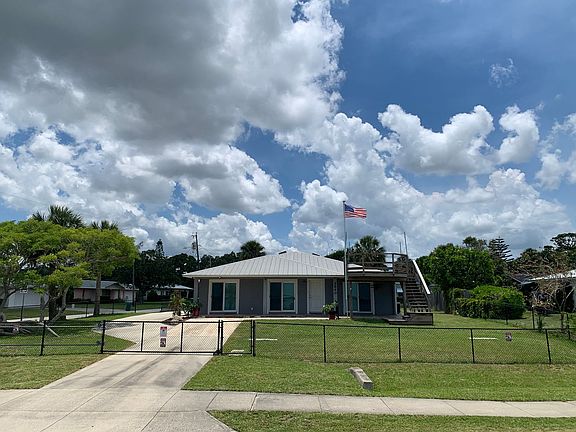 4th image of 2840 Pineapple Ave