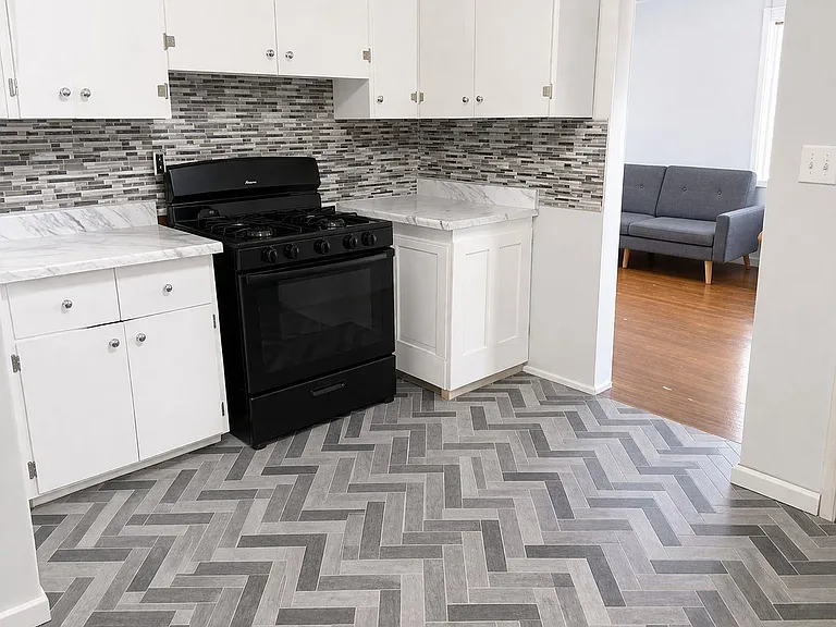 19 Lawrence Ave — Photo 3