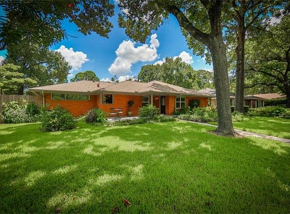 2nd image of 4001 Brookwoods Dr
