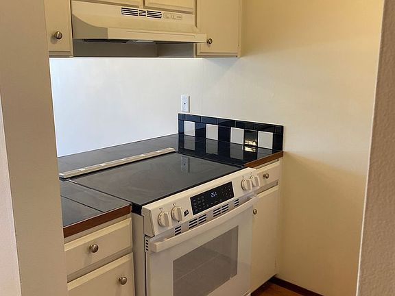 3rd image of 901 Taylor Ave N APT 403