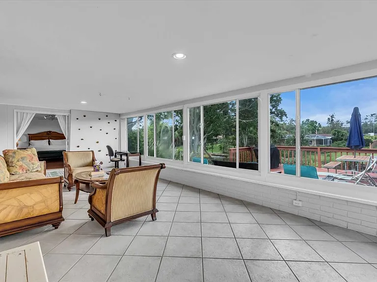 2732 Valencia Dr — Photo 9