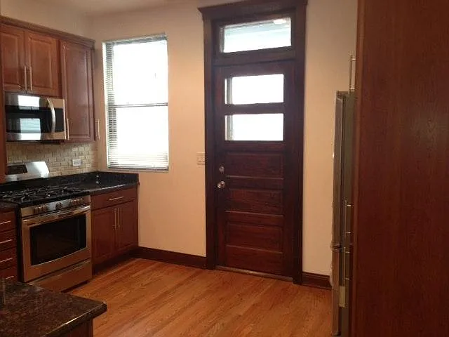 3 bed, 1300 sqft, $2,995 — Photo 4
