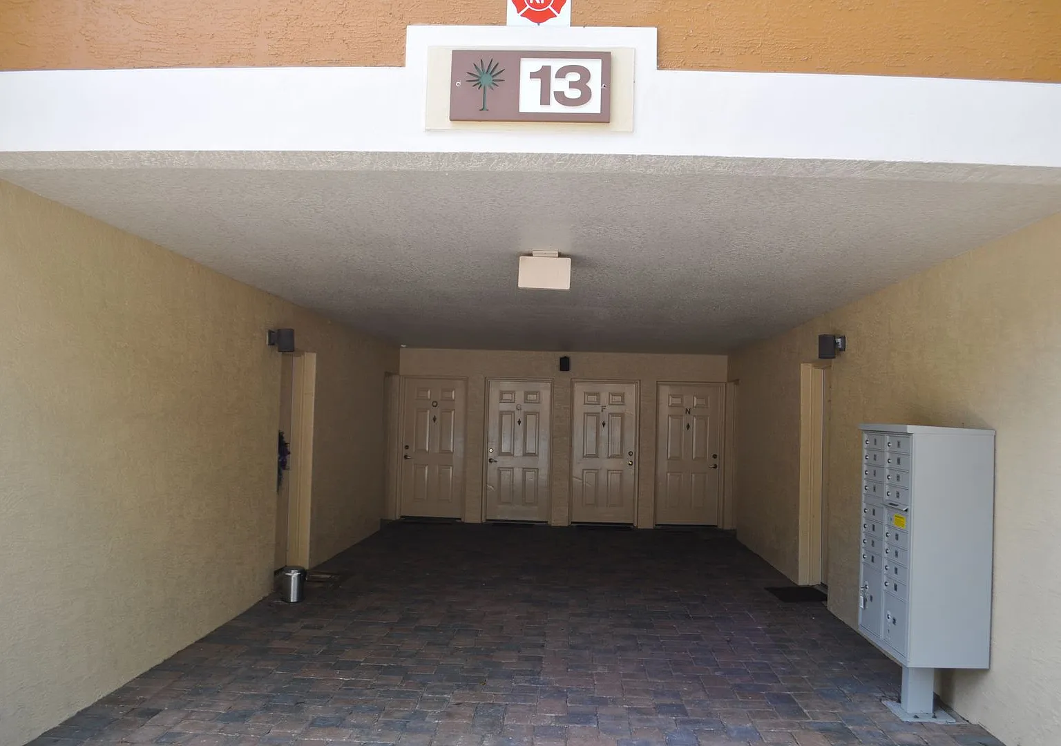 Palm Pointe Condo Availalbe NOW! — Photo 4