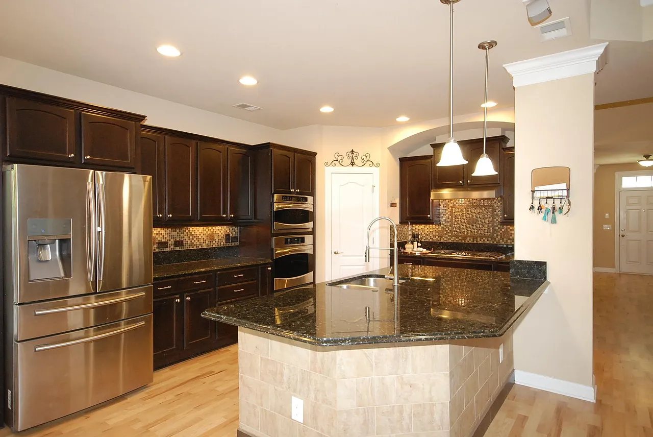 8463 Athens Way — Photo 2