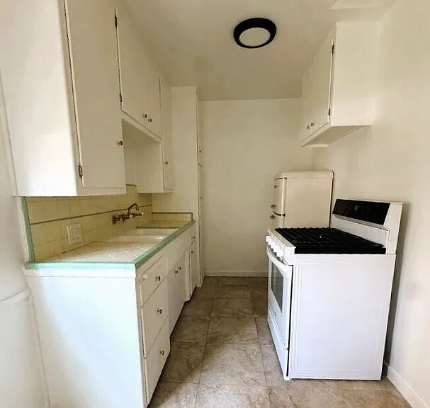 114 S Rampart Blvd — Photo 6