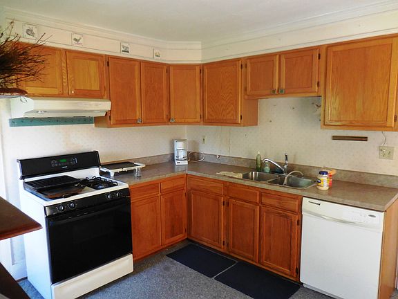3rd image of 917 McCormick Blvd