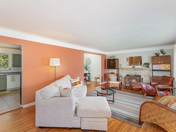 4th image of 1538 Robinway Dr