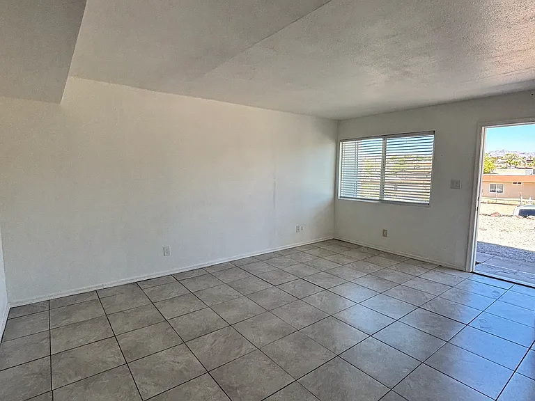 1567 Sierra Vista Dr #9 — Photo 3