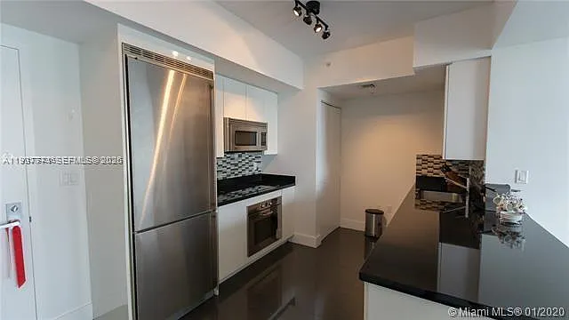Building Photo - 92 SW 3rd St #1802