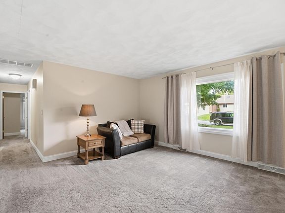 5th image of 3621 Spring Ct N
