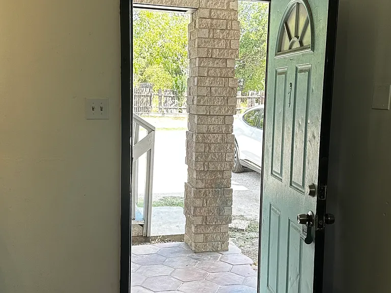 1327 Quintana Rd #7 — Photo 8