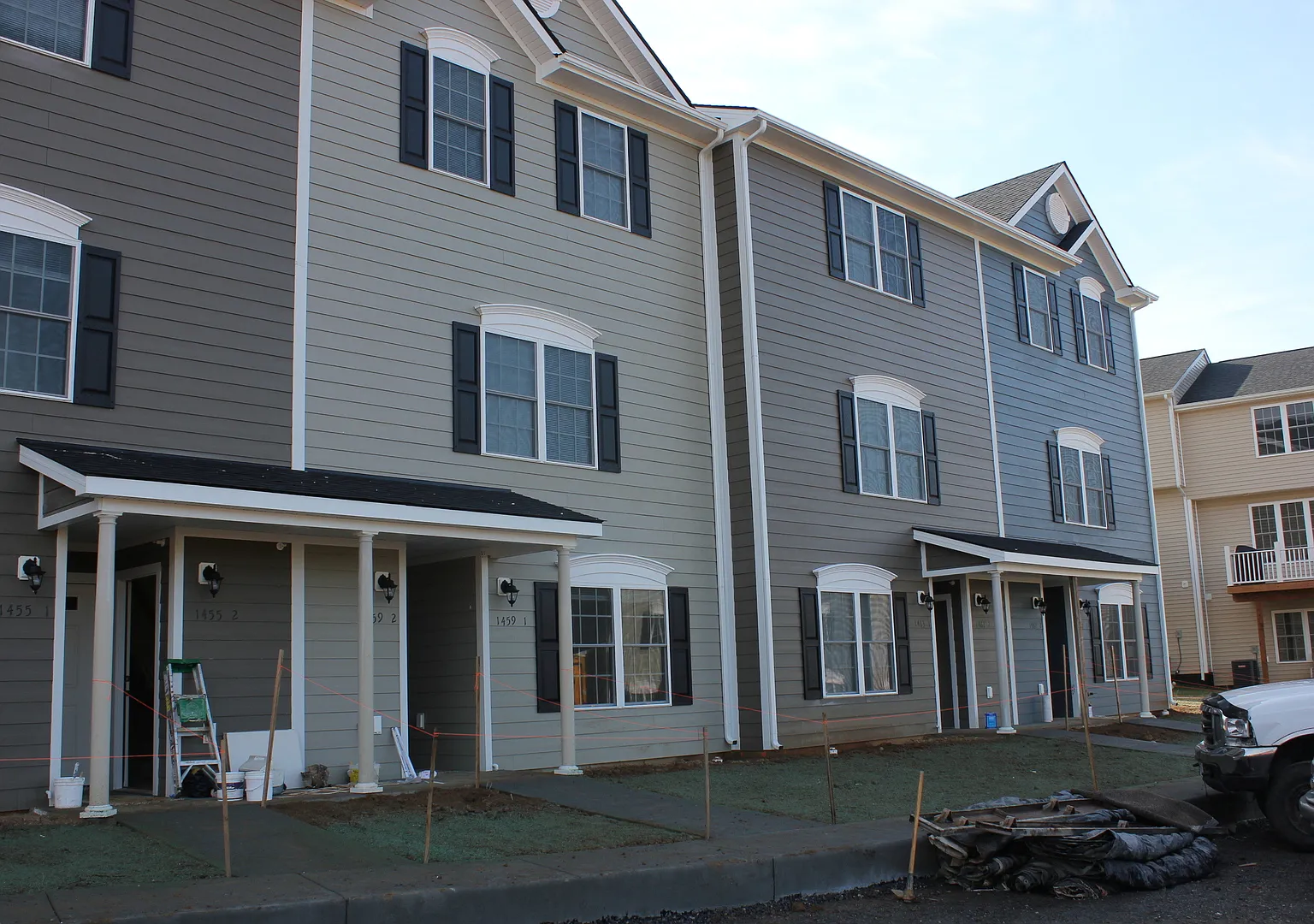 Two Primary Suite Apartment Townhouse — Photo 1