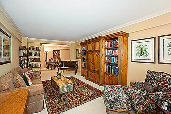 Sold by HF International Realty Ltd | media 2