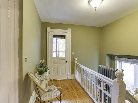 Landing and door to balcony