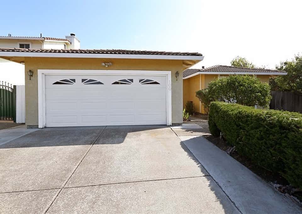 1st image of 100 Pelican Dr