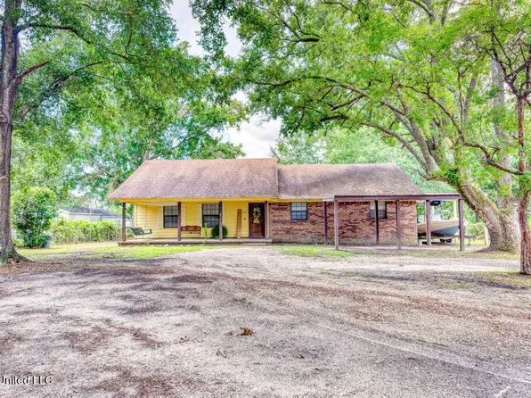 1601 Bayou Vista St, Gautier, MS 39553