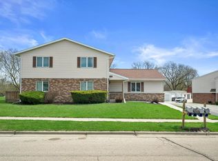 1605 Vogt Dr, West Bend, WI 53095