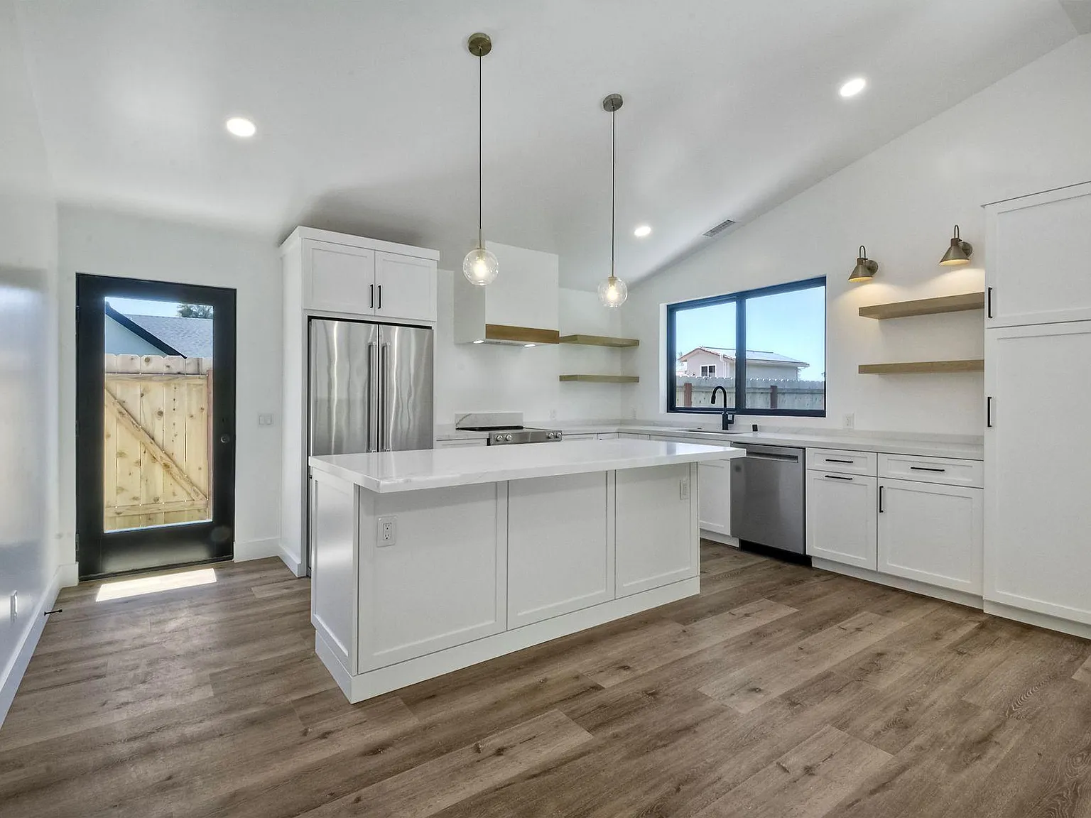 2 bed, 1000 sqft, $5,000 — Photo 3